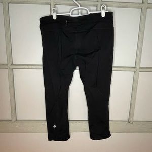 Lululemon crop leggings.